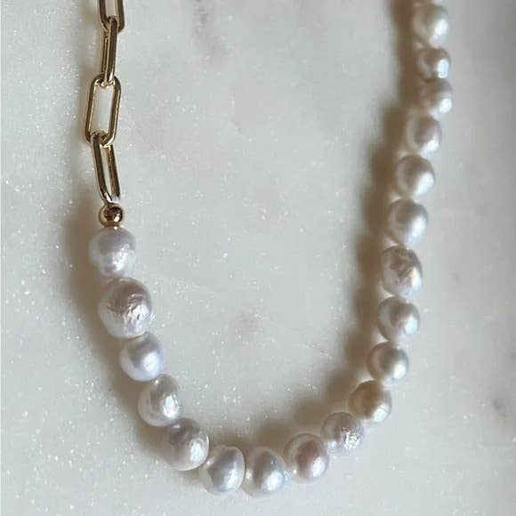Laumė Necklace